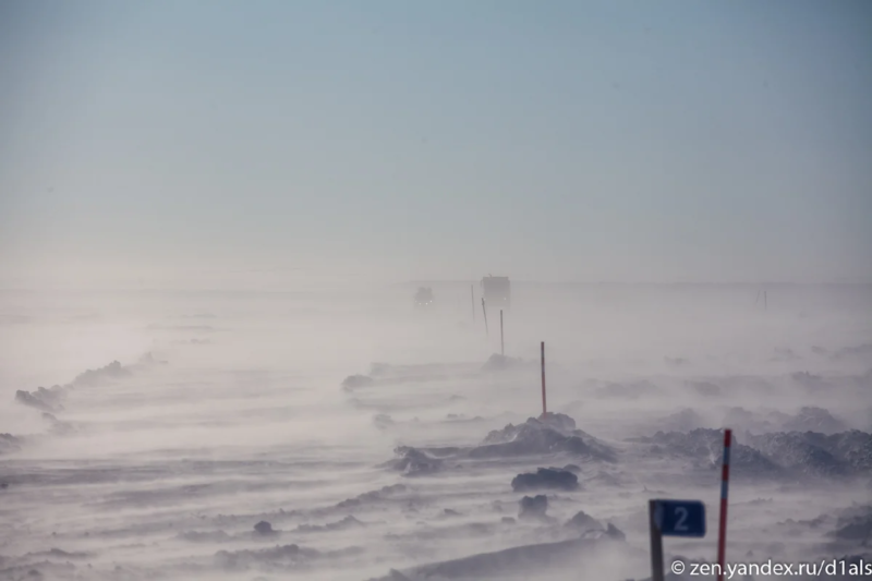 Посмотрел как строят дорогущие зимники в Арктике нефтяные компании для своих месторождений https://zen.yandex.ru/media/d1als/posmotrel-kak-stroiat-doroguscie-zimniki-v-arktike-neftianye-kompanii-dlia-svoih-mestorojdenii-5e5d560923e45944a74eaf79