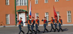 Об укороченном древке Знамени Победы на параде Победы в Москве